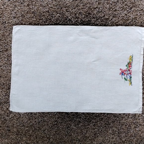 Vintage Linen Guest Towel - Picture 3 of 4